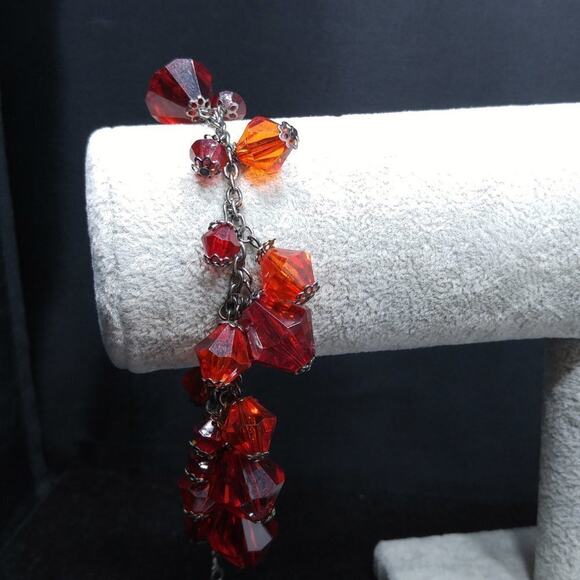 Red Lucite Beaded Bracelet, Cluster Dangle Beads, 7 Inches - Picture 6 of 8